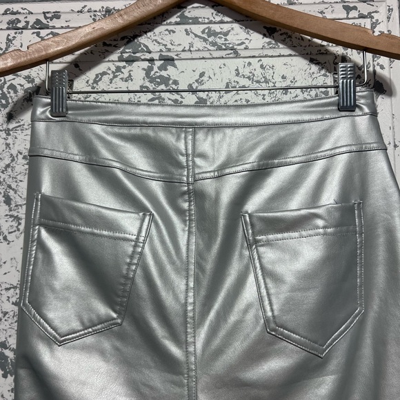 Silver vegan leather pants with soft underlining - Picture 3 of 5